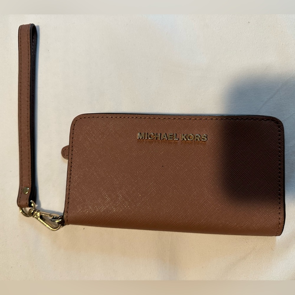 Michael Kors mauve wristlet wallet
